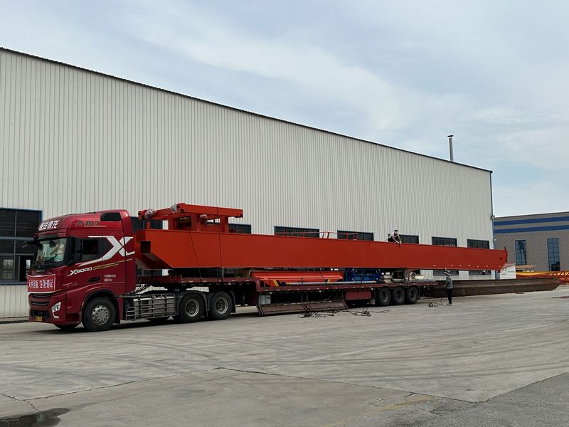 重慶某公司采購我公司一臺(tái)新式雙梁通用橋式起重機(jī)。