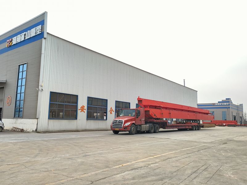 兩臺10噸 跨度28.4米電動葫蘆橋式起重機，發(fā)往山東威海