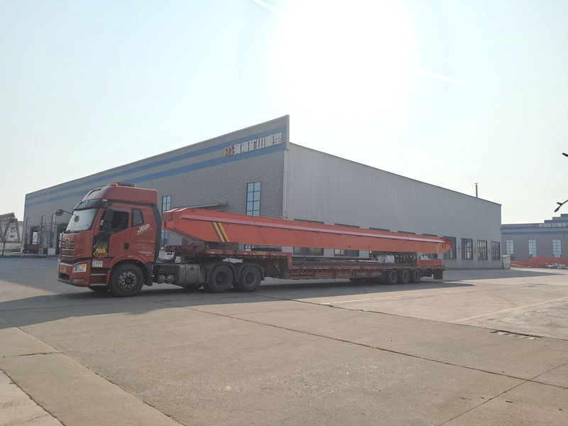 兩臺(tái)10噸跨度22.5米的電動(dòng)單梁起重機(jī)，發(fā)往湖北黃岡