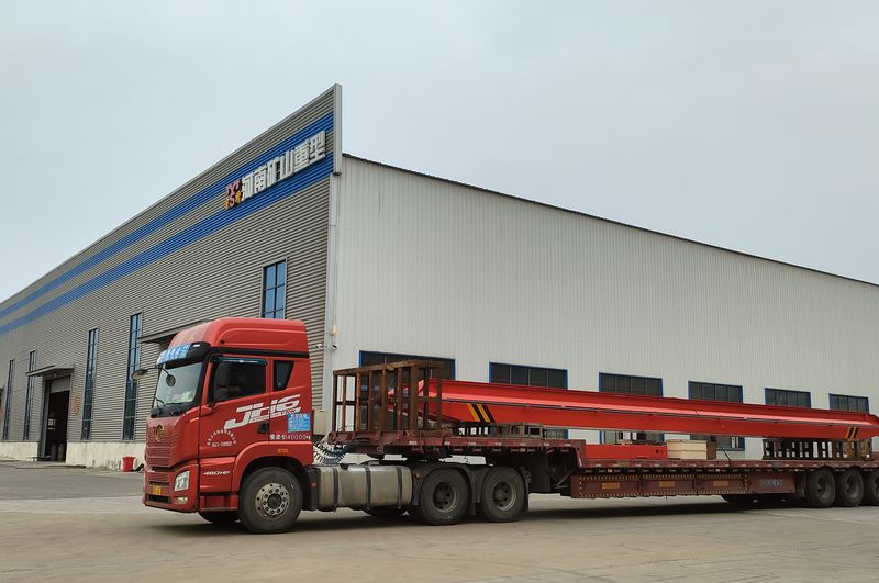 電動單梁起重機3臺 LD5t—16.8m LD3t—16.5m /2臺 制作完成，發(fā)往江西南昌交付客戶使用。