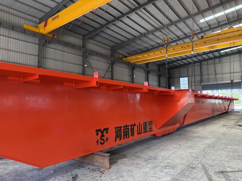 河北邯鄲某鋼鐵貿易商，2025年已在我公司采購四臺MG通用門式起重機，我公司根據(jù)客戶的實際使用工況，按需設計制作，滿足客戶的要求。